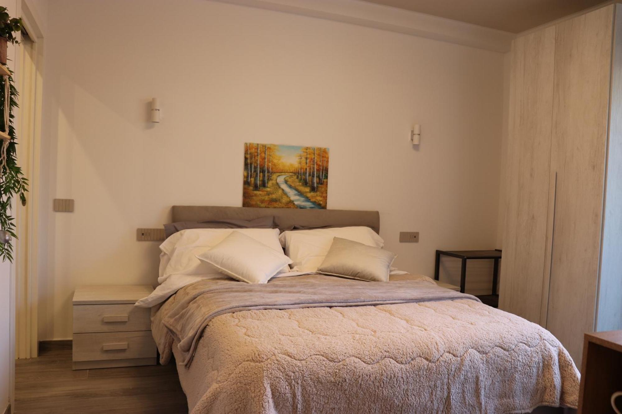 Apartment House - Center *